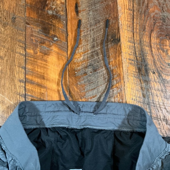 Lululemon Men’s Gray Training Shorts Lined Drawstring Size M - Picture 5 of 9